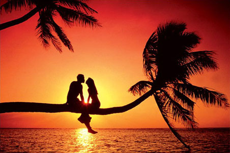 summer-love-kissing-at-sunset-poster