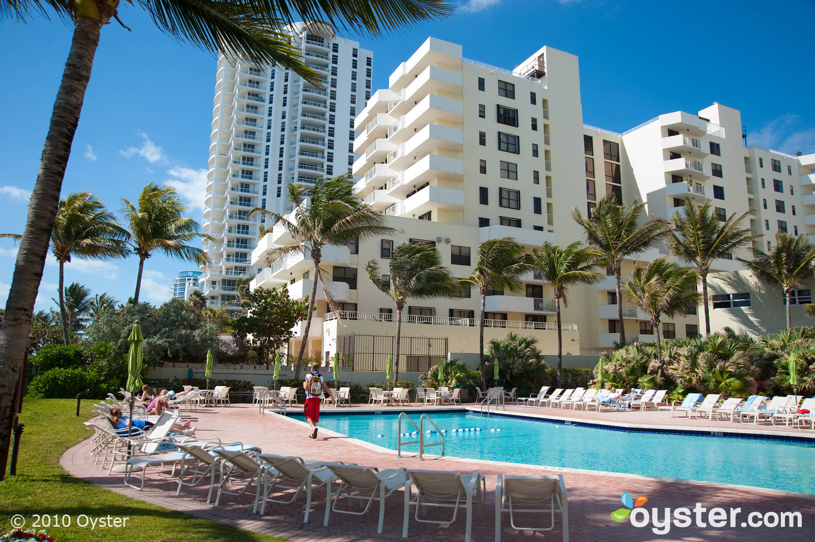 miami-pools-holiday-inn-miami-beach